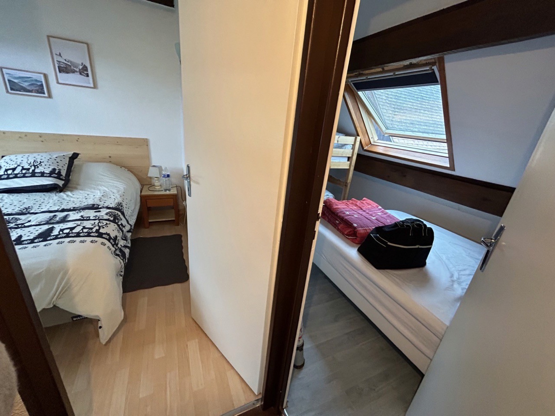Chambres séparées par un dégagement