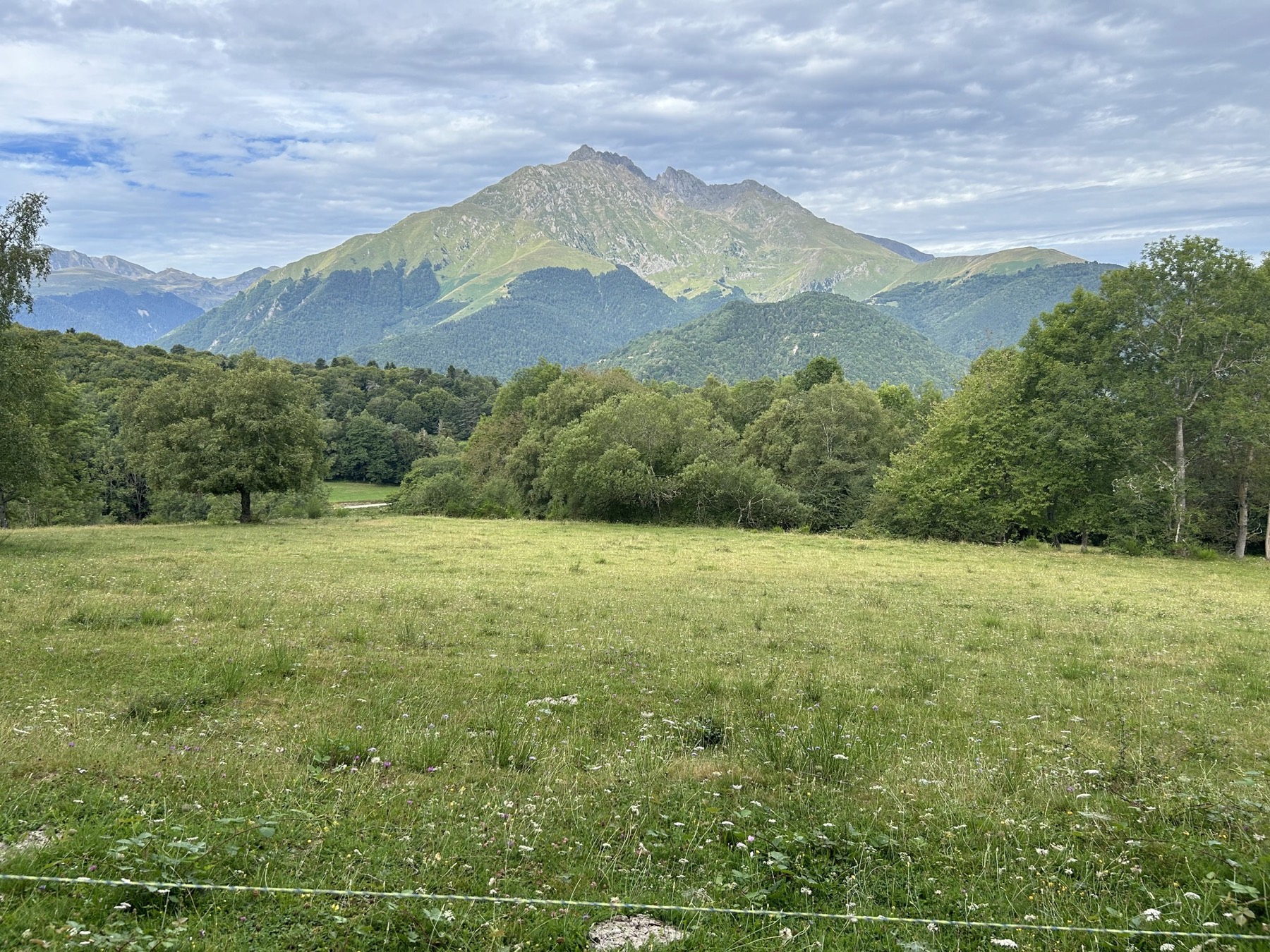 Lançon et le massif de l'Arbizon