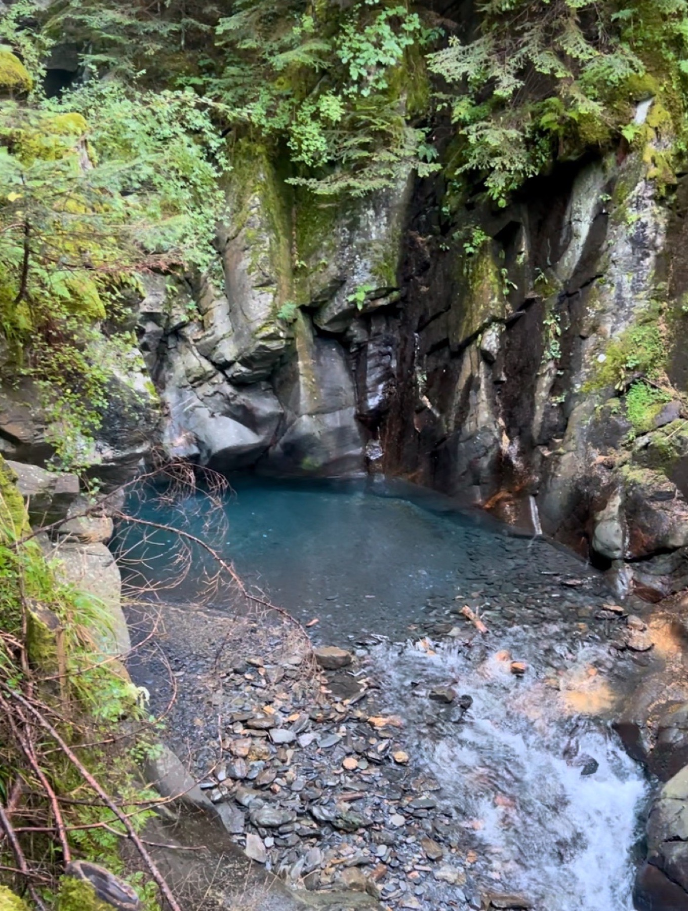 Une vasque du ruisseau du Rioumajou